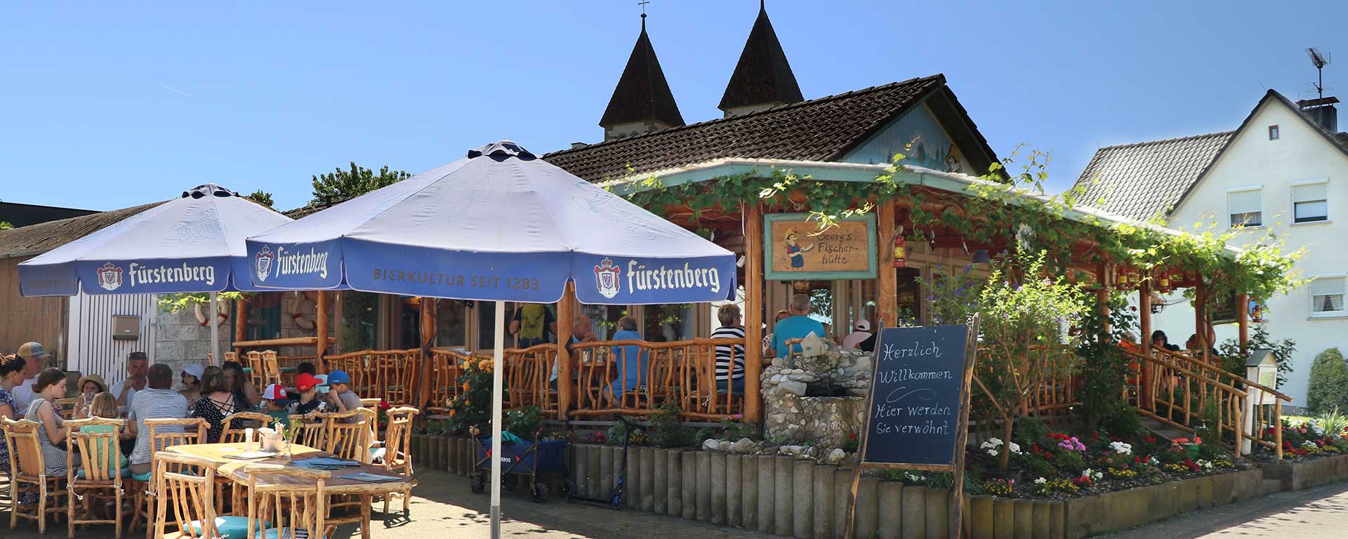 Frischer Bodensseefisch vom täglichen Fang: Fischrestaurant Georg`s Fischerhütte bei "Sankt Peter und Paul" auf der Reichenau